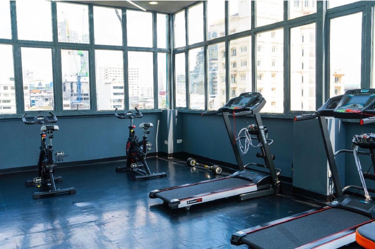 Sapphire Hotel Silom Bangkok Kültér fotó The gym at the hotel