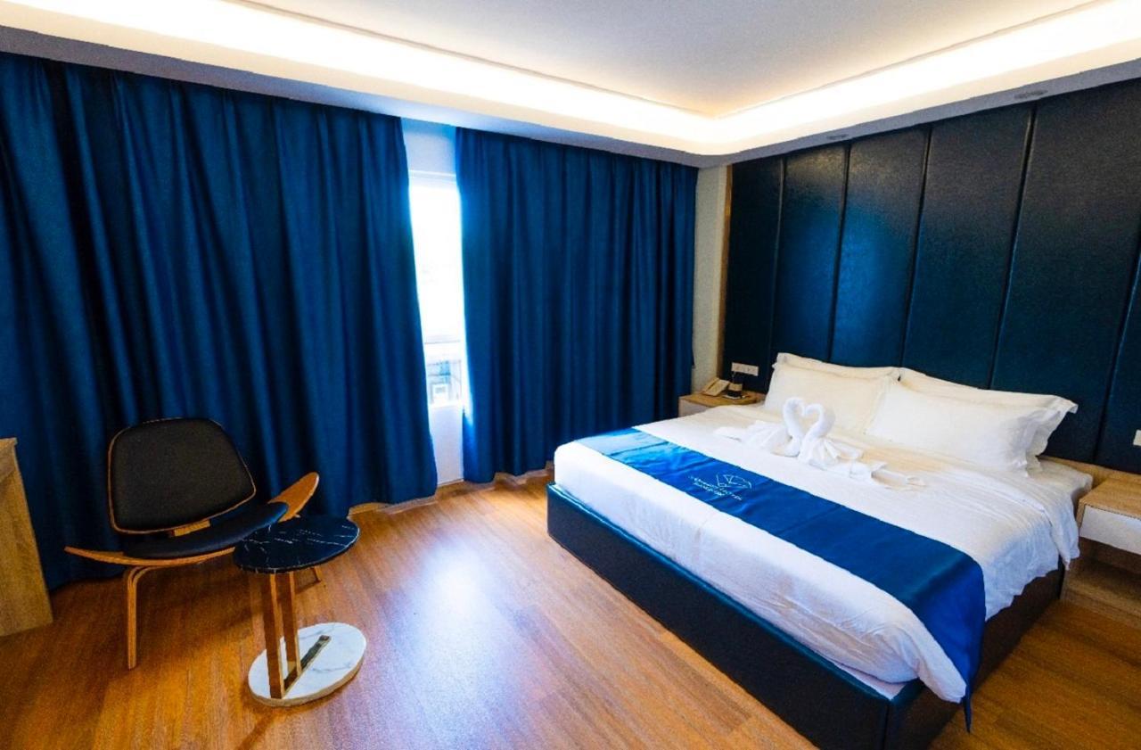 Sapphire Hotel Silom Bangkok Kültér fotó Deluxe Room