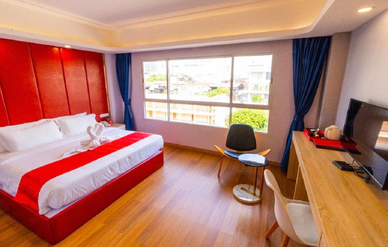 Sapphire Hotel Silom Bangkok Kültér fotó Deluxe Room
