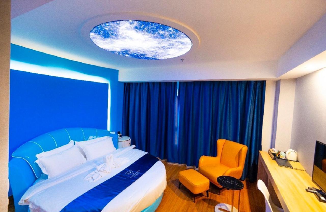 Sapphire Hotel Silom Bangkok Kültér fotó A room at the hotel