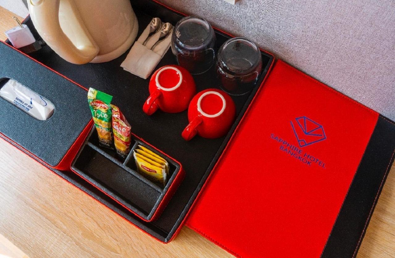 Sapphire Hotel Silom Bangkok Kültér fotó A tea tray