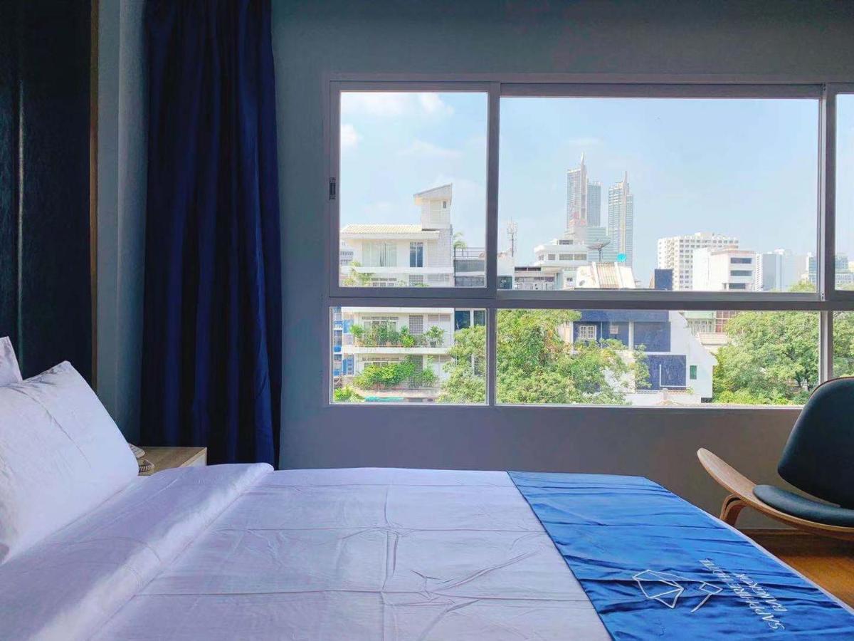 Sapphire Hotel Silom Bangkok Kültér fotó A room at the hotel