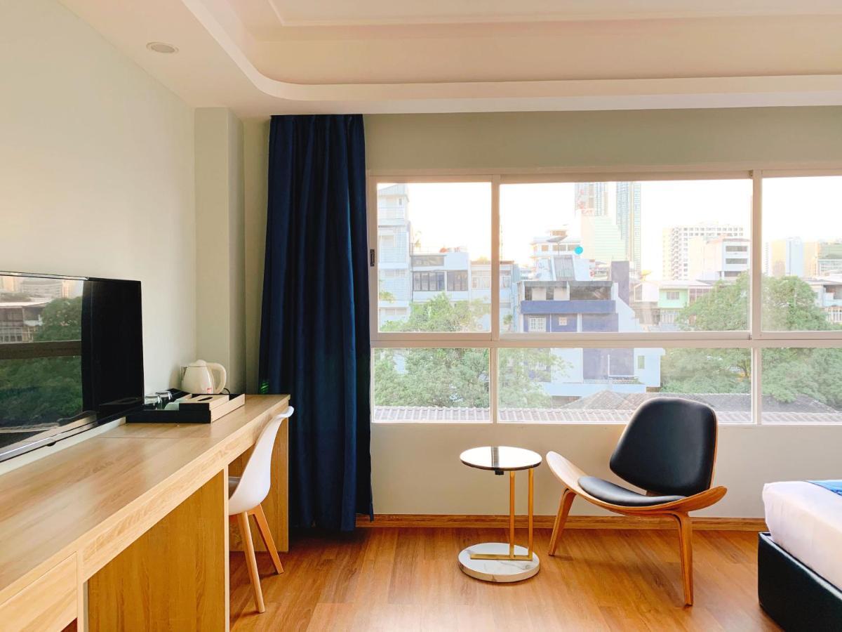 Sapphire Hotel Silom Bangkok Kültér fotó A room at the hotel