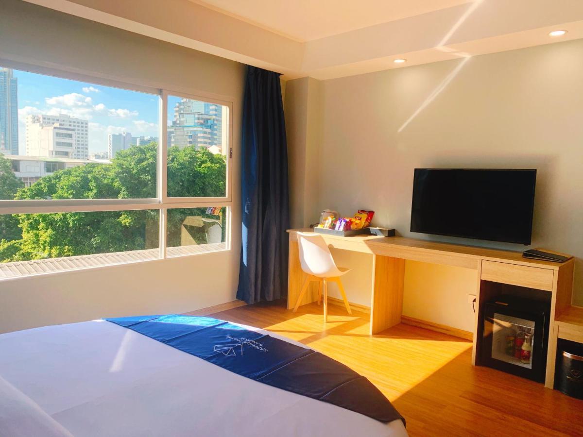 Sapphire Hotel Silom Bangkok Kültér fotó A room at the hotel