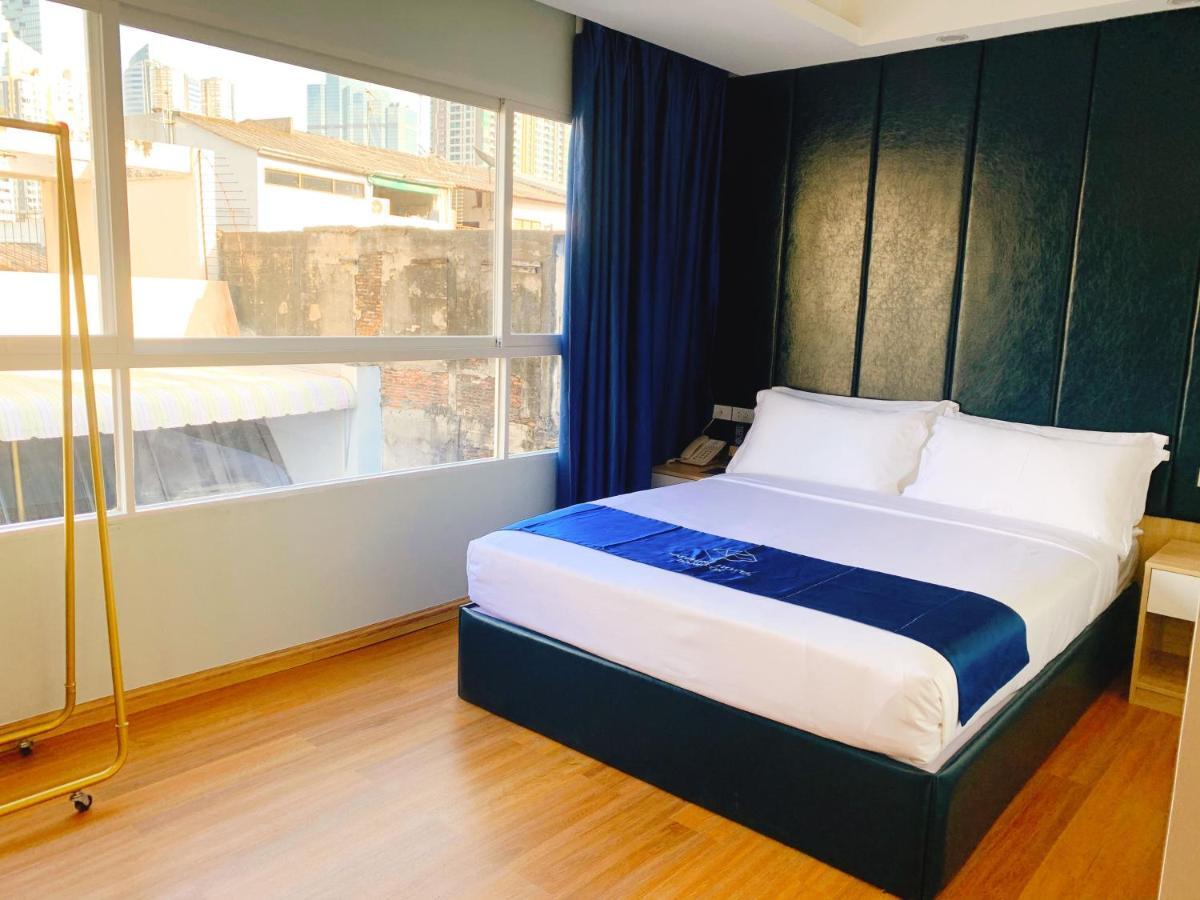 Sapphire Hotel Silom Bangkok Kültér fotó Deluxe Room