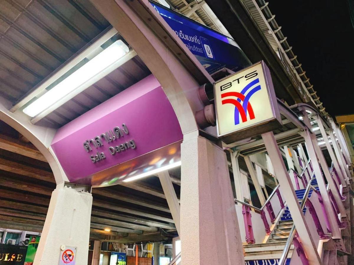 Sapphire Hotel Silom Bangkok Kültér fotó The BTS Skytrain station